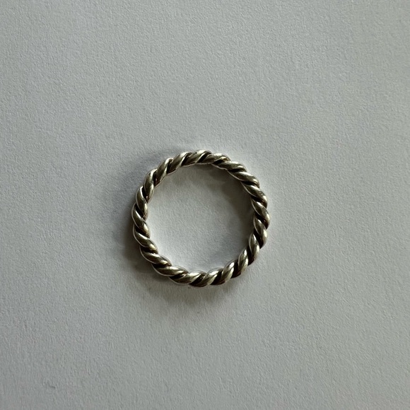 Pandora Intertwined Twist Rope Ring - Picture 7 of 12